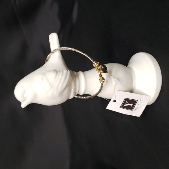 Young's NWT Ivory Ceramic Bird on Perch - Picture 5 of 5